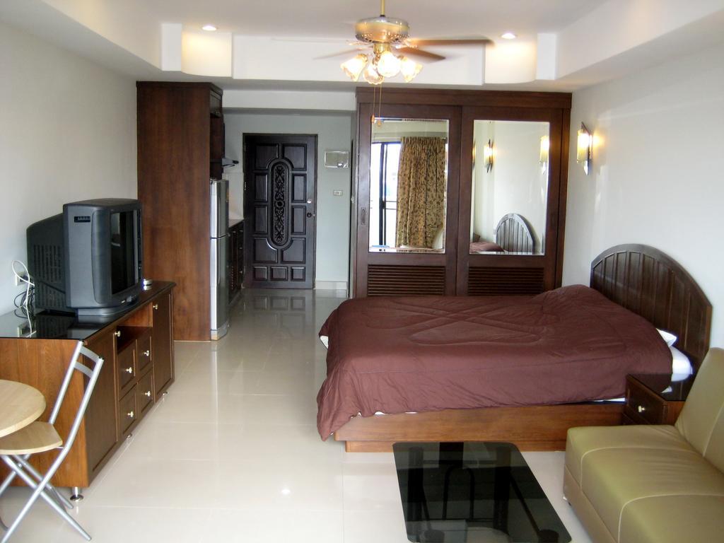 Yensabai Condotel Pattaya Εξωτερικό φωτογραφία
